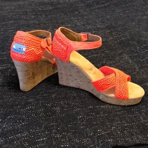 Toms Lace Sienna Wedges in Bright Coral Sz. 8
